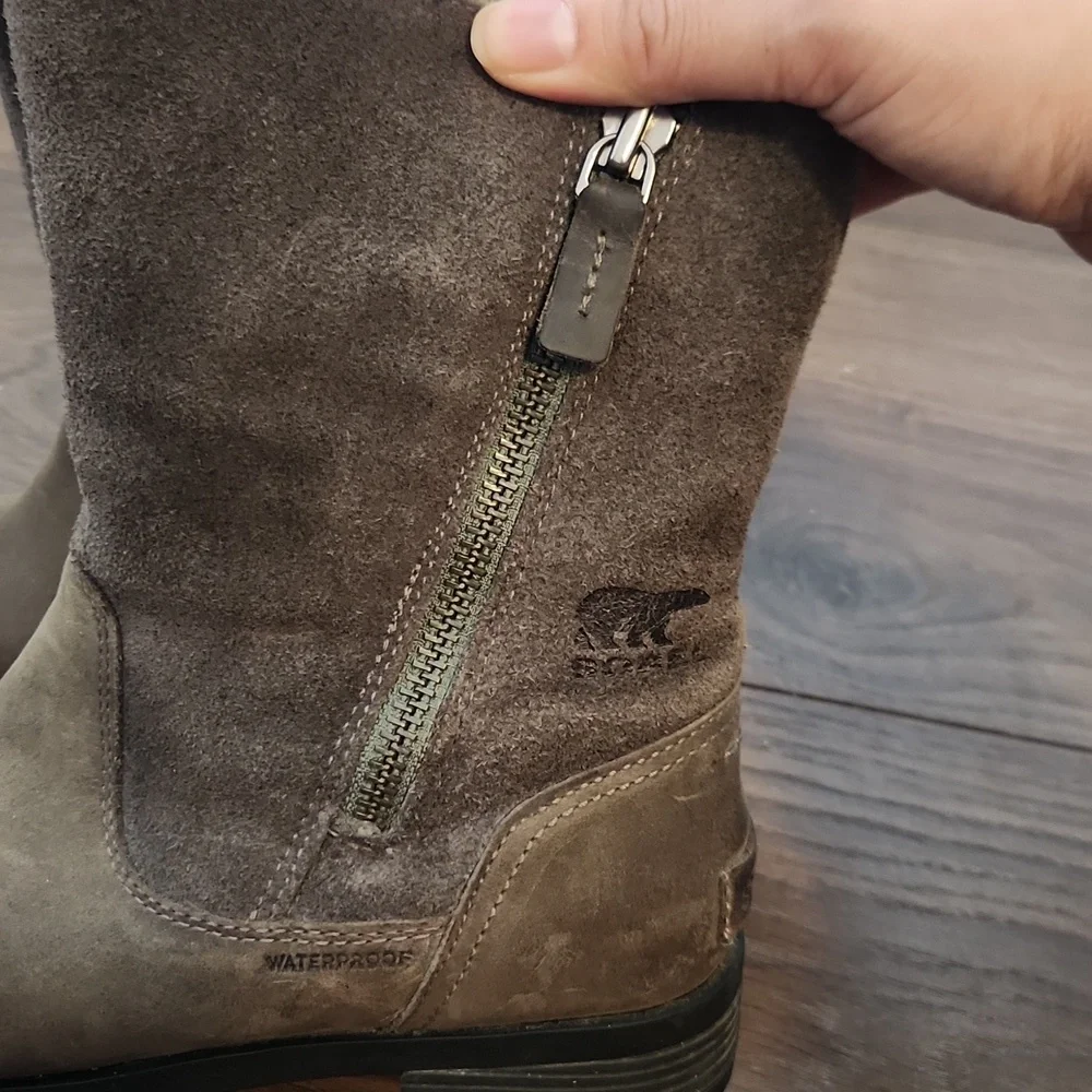 Sorel Brown Suede Winter Boots with Cream Faux-Shearling - Picture 5 of 8